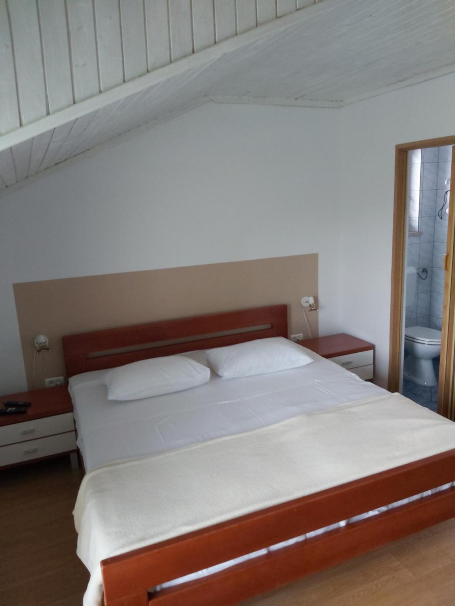 פוסטוינה Rooms Zagon מראה חיצוני תמונה