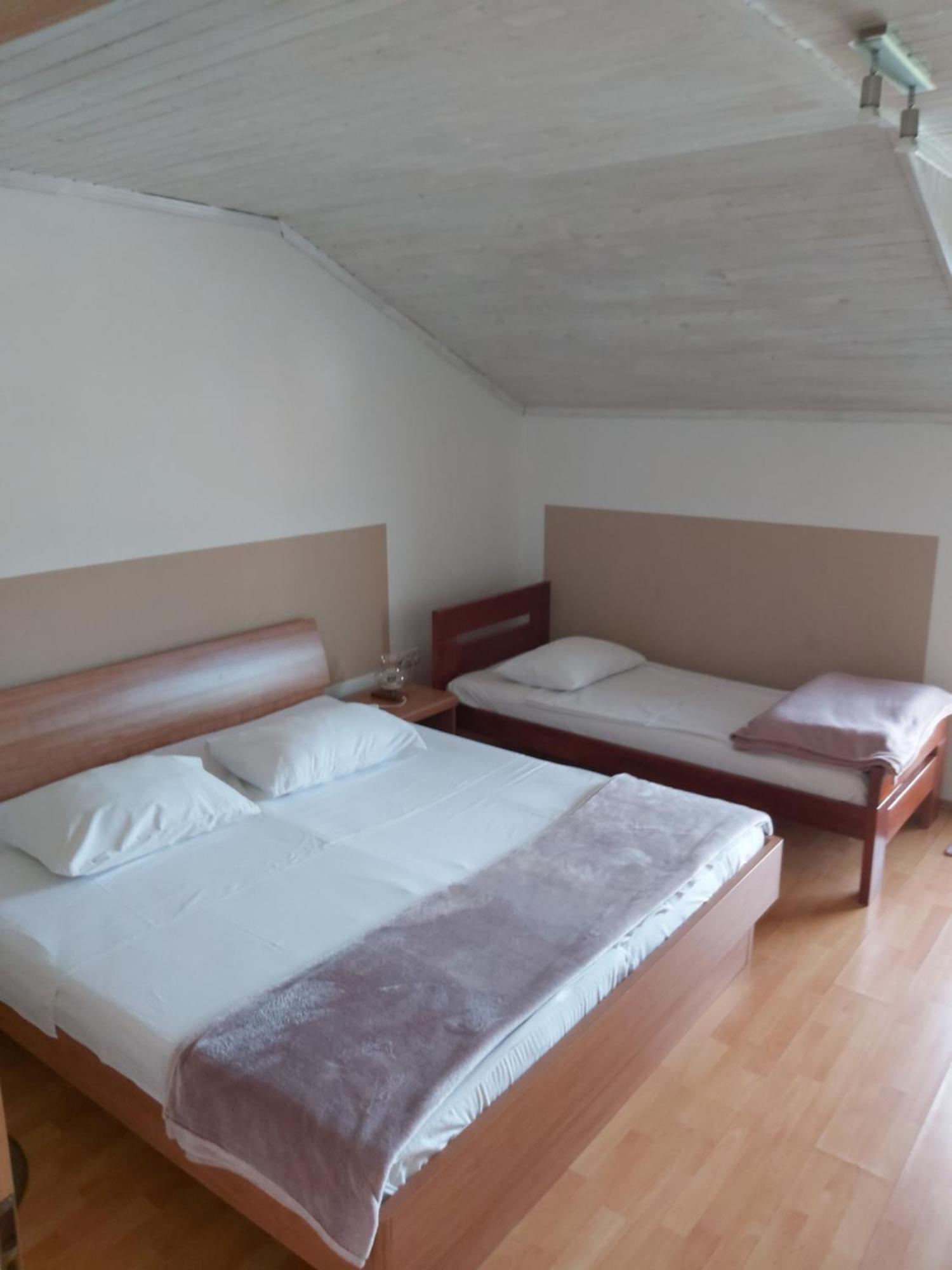פוסטוינה Rooms Zagon מראה חיצוני תמונה